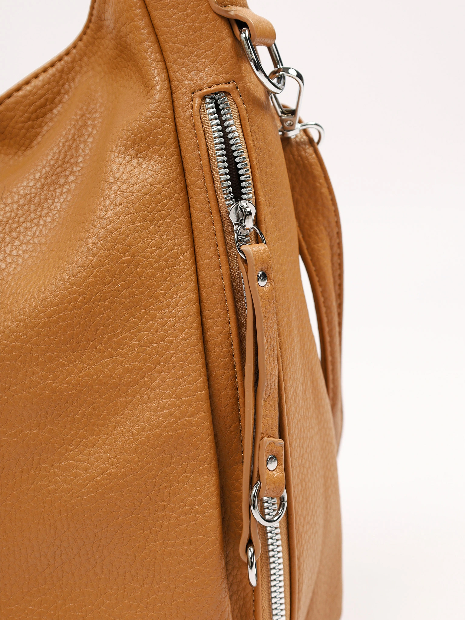 Сумка-шоппер  с боковыми карманами и декоративными пуллерами в ассортименте